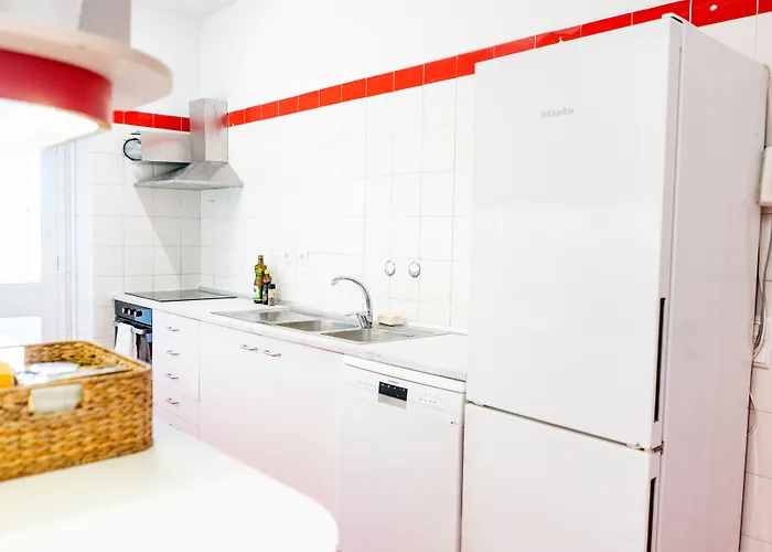 Seaside Elegance And Tranquility: Your Luxurious Getaway بورتو