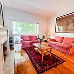 Seaside Elegance And Tranquility: Your Luxurious Getaway B&B *