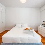 B&B Seaside Elegance And Tranquility: Your Luxurious Getaway *