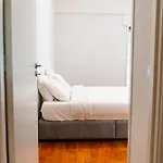 Seaside Elegance And Tranquility: Your Luxurious Getaway 포르투