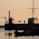B&B Seaside Elegance And Tranquility: Your Luxurious Getaway *