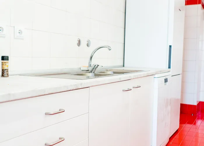 Seaside Elegance And Tranquility: Your Luxurious Getaway Bed & Breakfast Porto