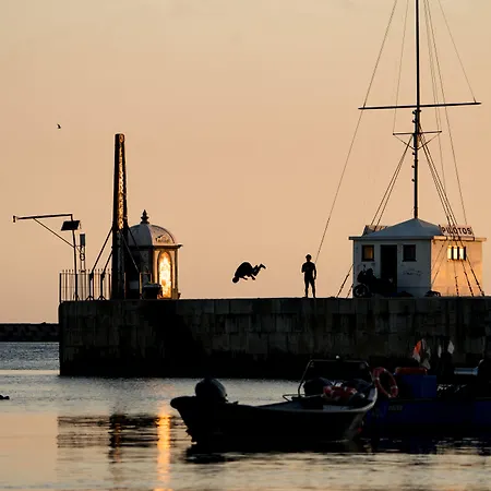 Couette-café Seaside Elegance And Tranquility: Your Luxurious Getaway *