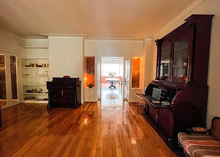 Seaside Elegance And Tranquility: Your Luxurious Getaway B&B 포르투