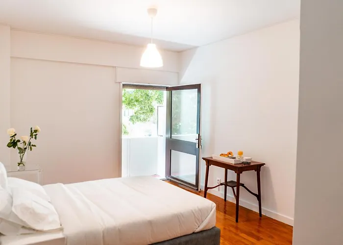 Seaside Elegance And Tranquility: Your Luxurious Getaway 포르투