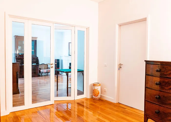 B&B Seaside Elegance And Tranquility: Your Luxurious Getaway 포르투