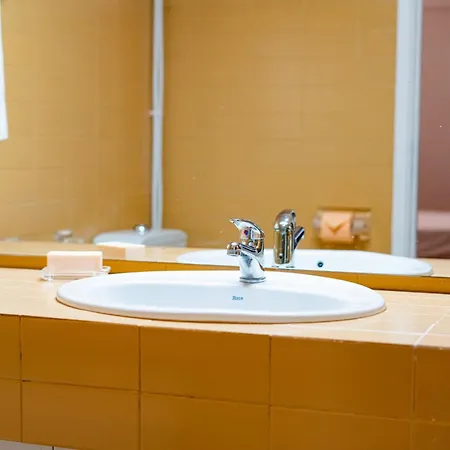 Seaside Elegance And Tranquility: Your Luxurious Getaway Bed & Breakfast Porto